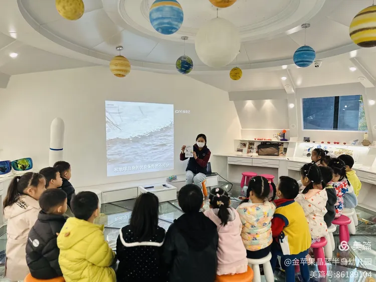 博物馆里的小小探索家